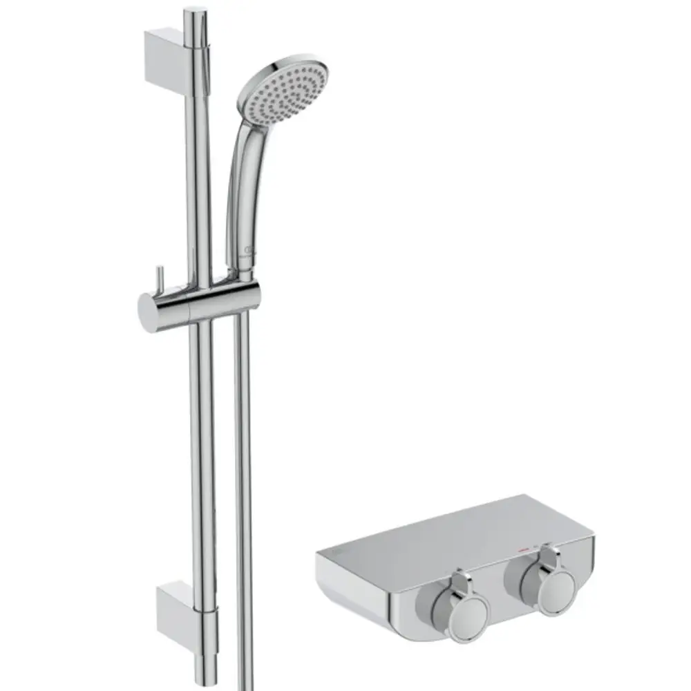 Brausekombination von Ideal Standard mit einem Thermostat und einer Handbrause, installiert an einer vertikalen Stange. Oberfläche in Chrom.